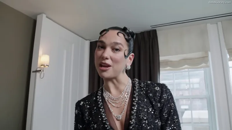 Dua Lipa photo 17 of 7804