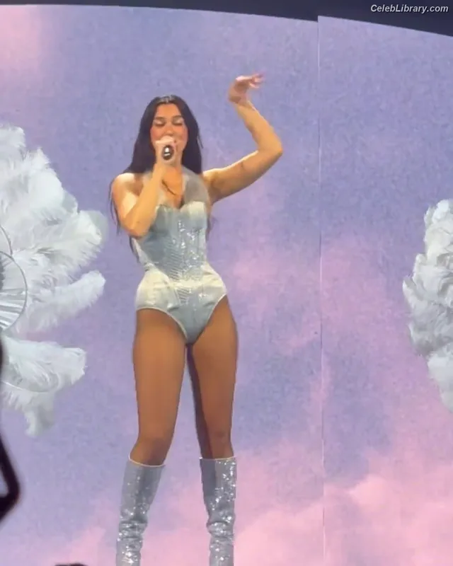 Dua Lipa photo 10 of 7804