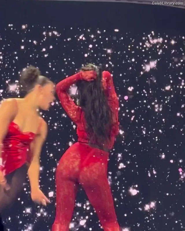 Dua Lipa photo 1 of 7804