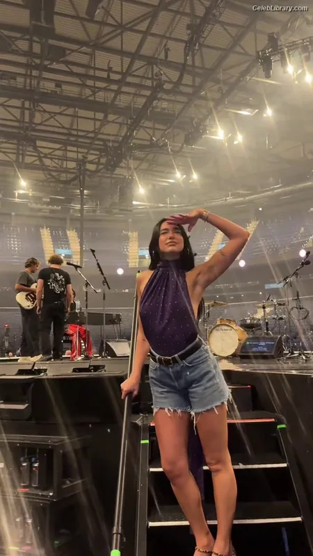 Dua Lipa photo 20 of 7804