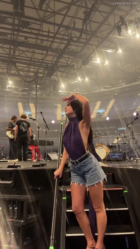 Dua Lipa photo 21 of 7804