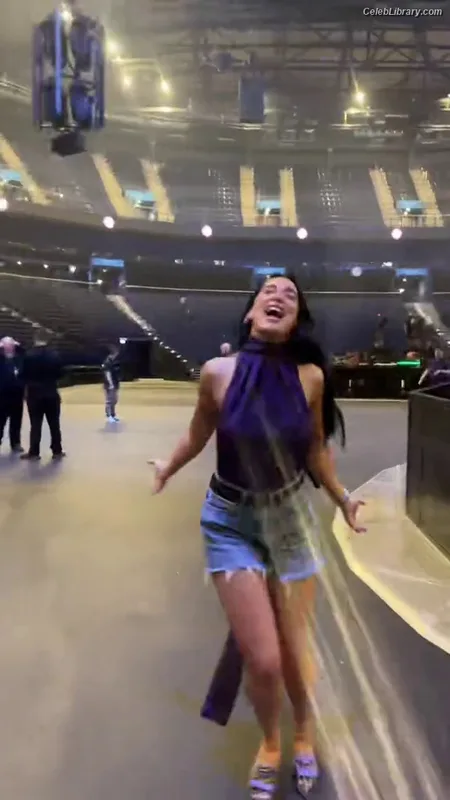 Dua Lipa photo 1 of 7804