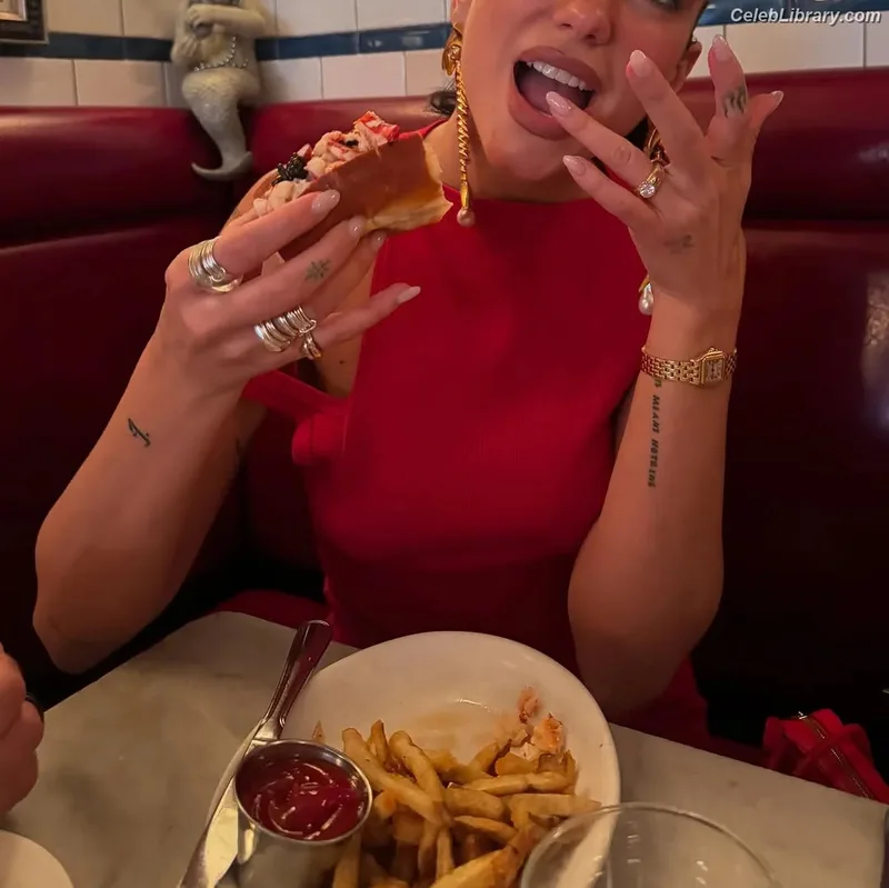 Dua Lipa photo 3 of 7804