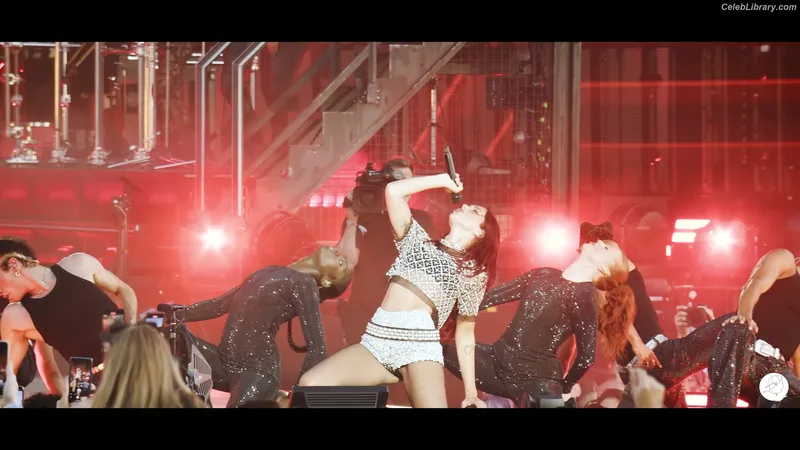 Dua Lipa photo 13 of 7804