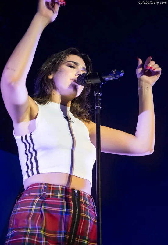 Dua Lipa photo 6 of 7804