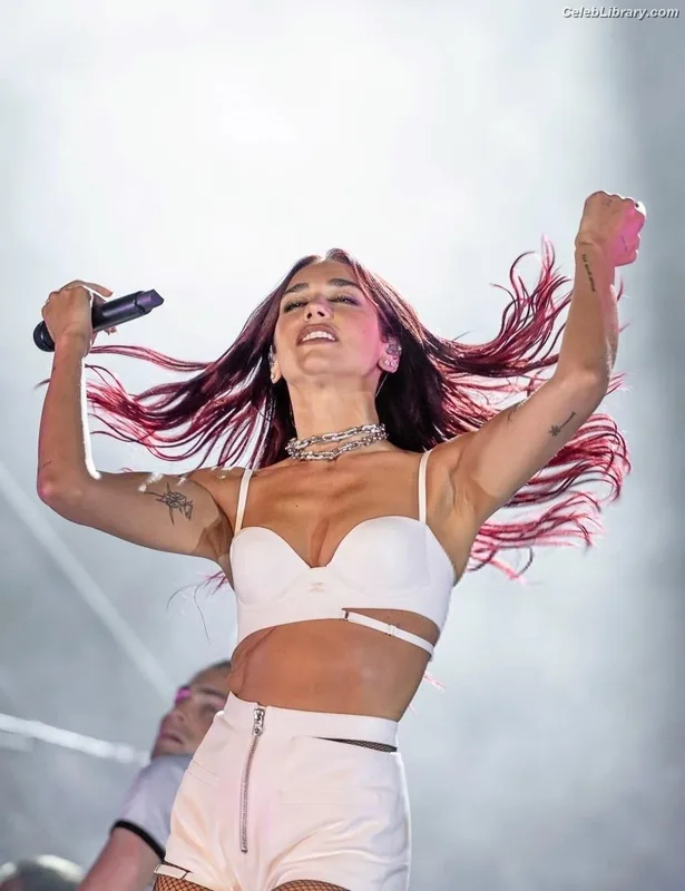 Dua Lipa photo 7 of 7804