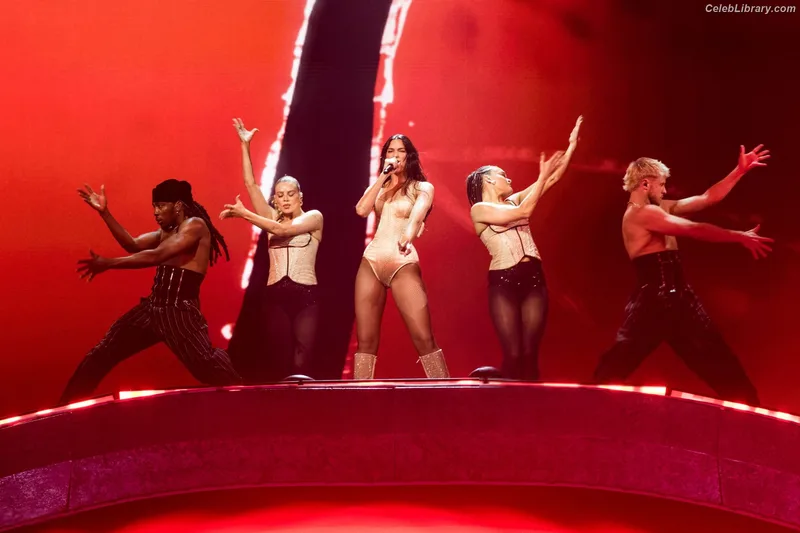 Dua Lipa photo 17 of 7804