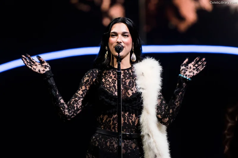 Dua Lipa photo 22 of 7804