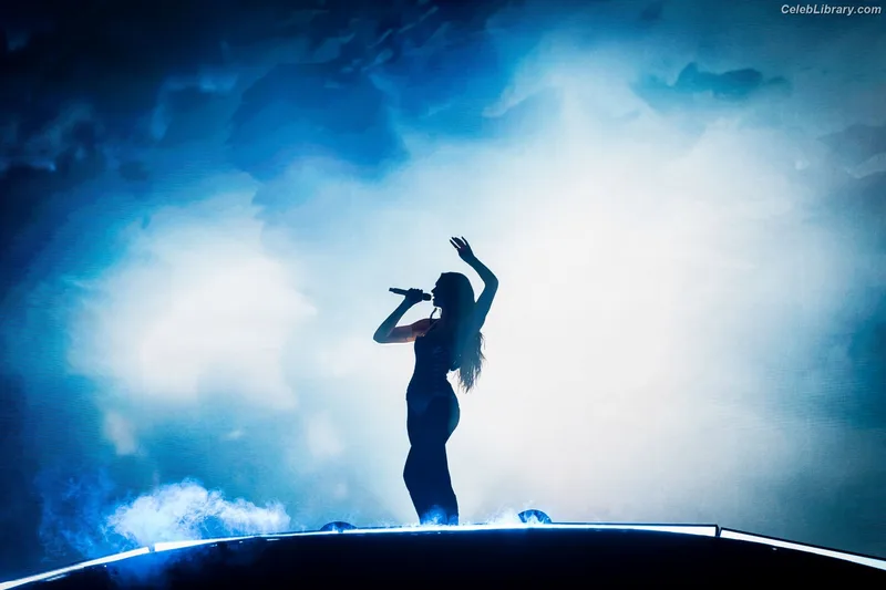 Dua Lipa photo 23 of 7804