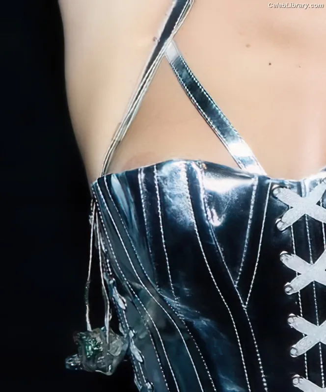 Dua Lipa photo 3 of 7804