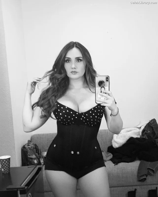 Dulce Maria photo 8 of 28