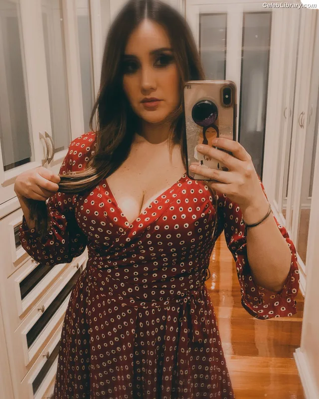 Dulce Maria photo 10 of 28