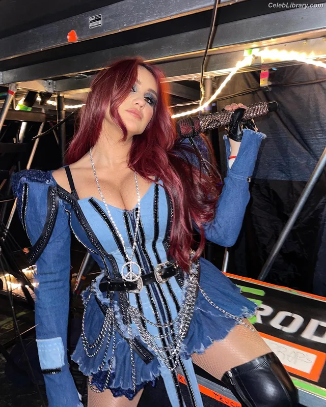 Dulce Maria photo 12 of 28