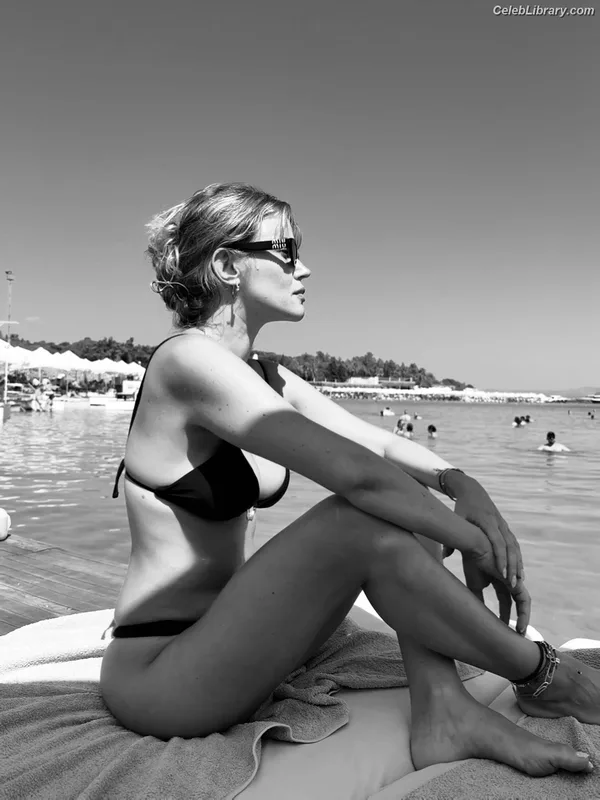 Ecem Karavus photo 4 of 130