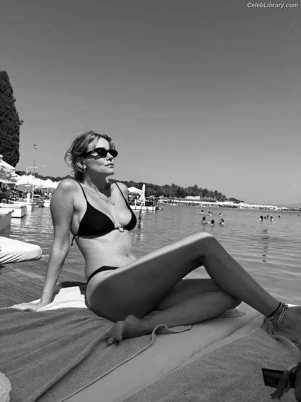 Ecem Karavus photo 5 of 130
