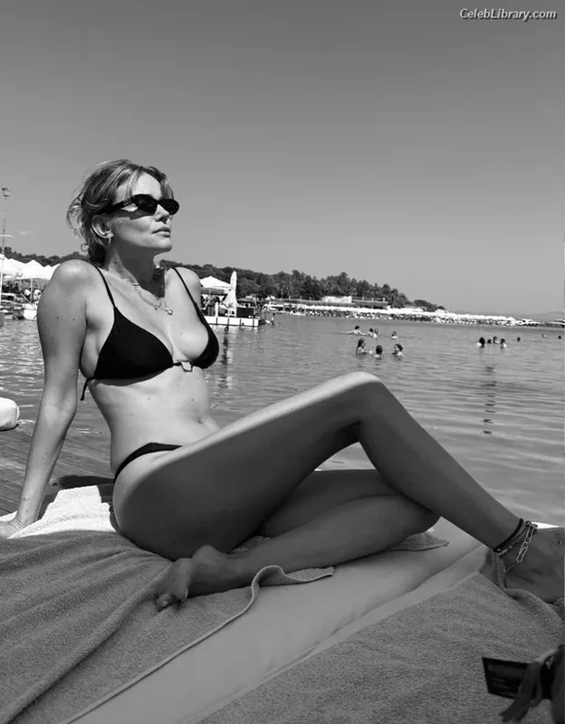 Ecem Karavus photo 18 of 130