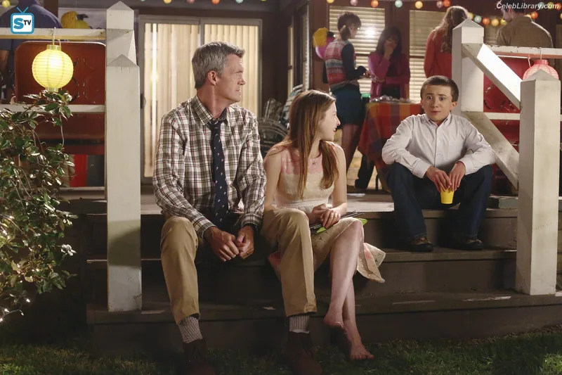 Eden Sher photo 8 of 43