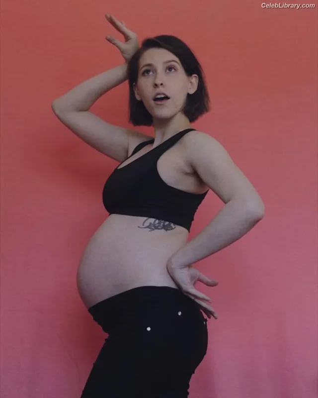 Eden Sher photo 10 of 43