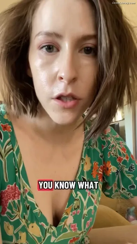 Eden Sher photo 14 of 43