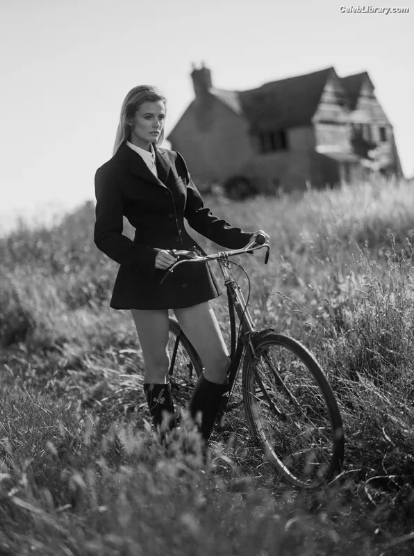 Edita Vilkeviciute photo 3 of 65