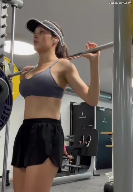 Eileen Gu (谷爱凌) photo 9 of 168