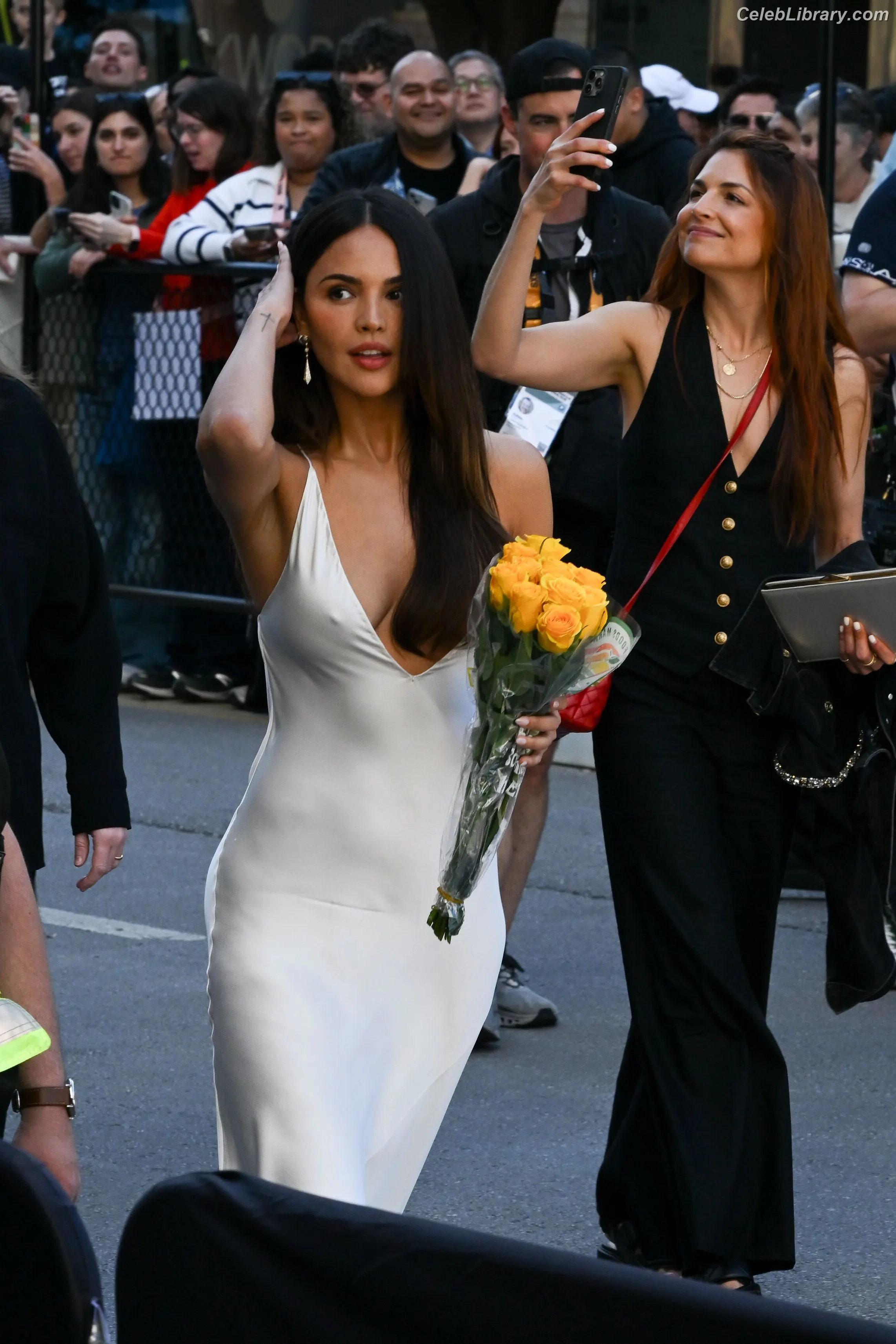 Eiza Gonzalez photo 23 of 1938