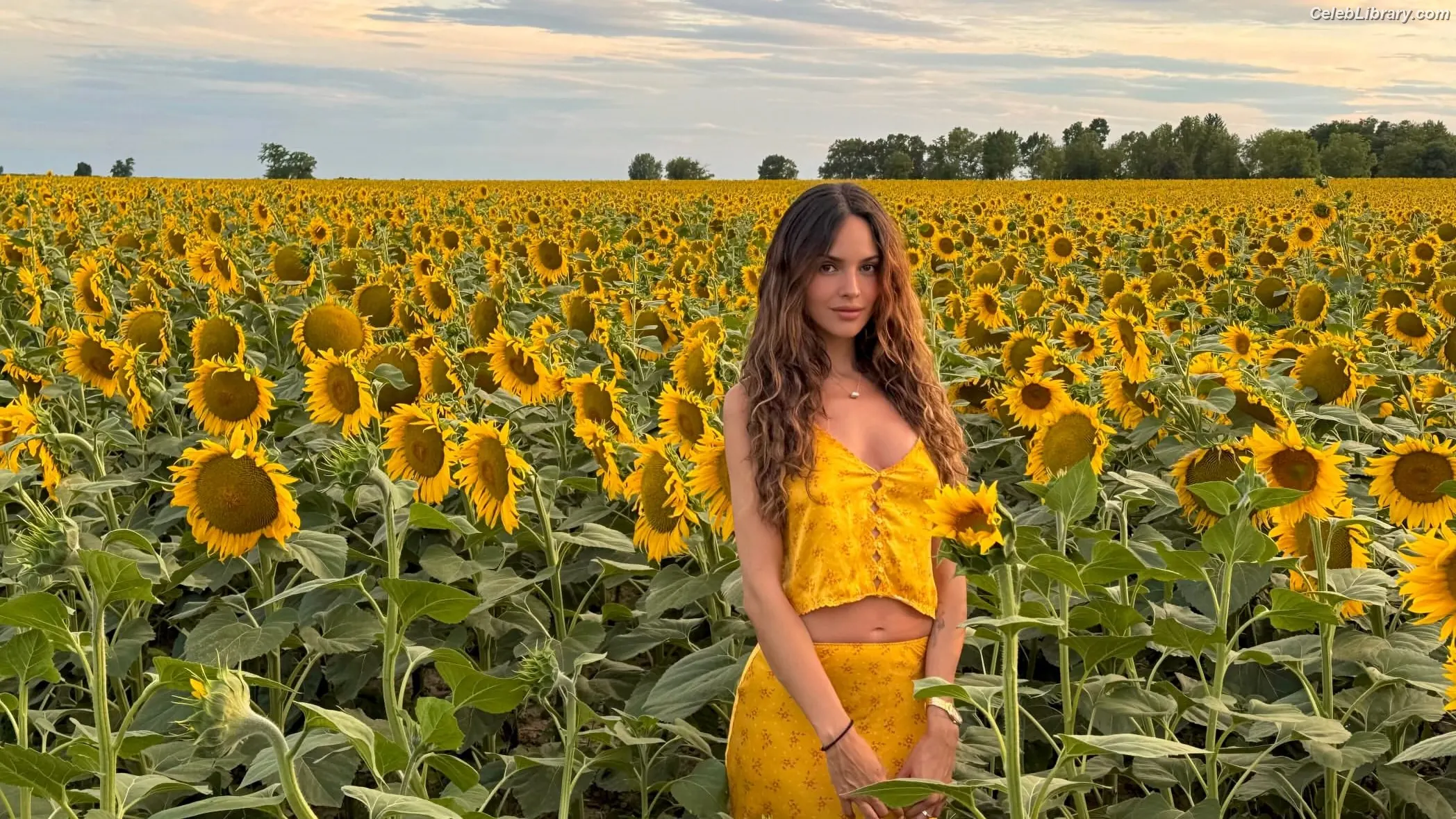 Eiza Gonzalez photo 5 of 1938