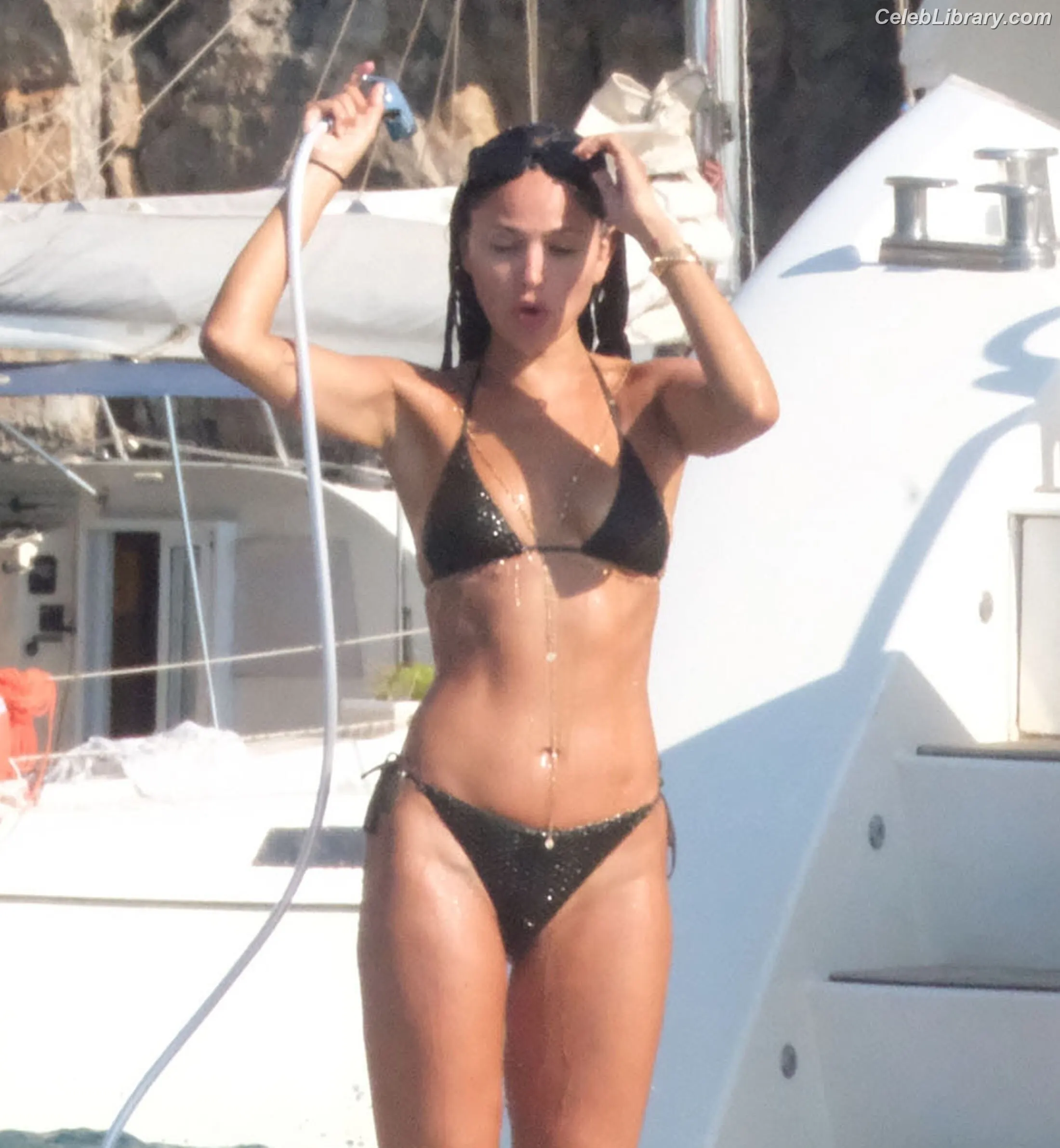 Eiza Gonzalez photo 4 of 1938