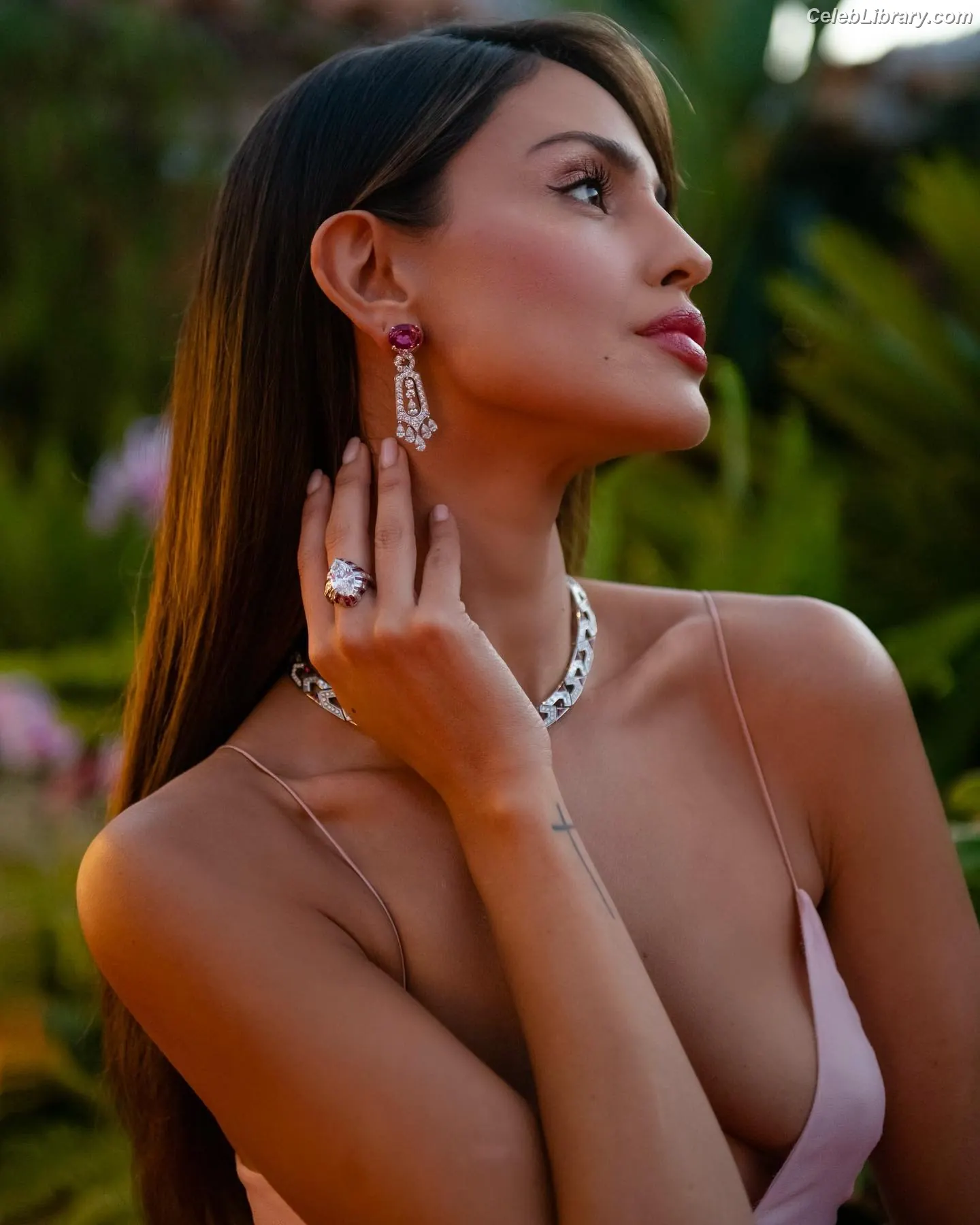 Eiza Gonzalez photo 5 of 1938