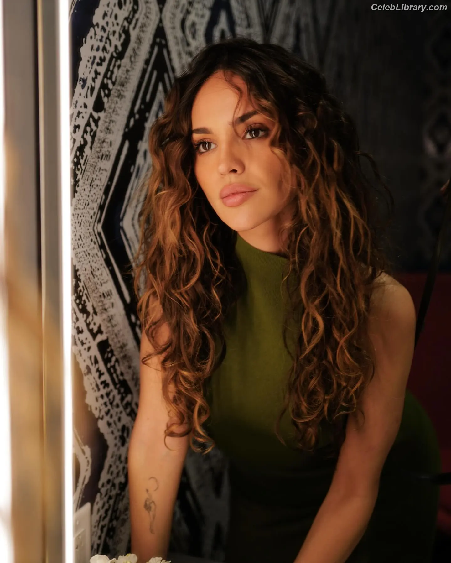 Eiza Gonzalez photo 18 of 1938