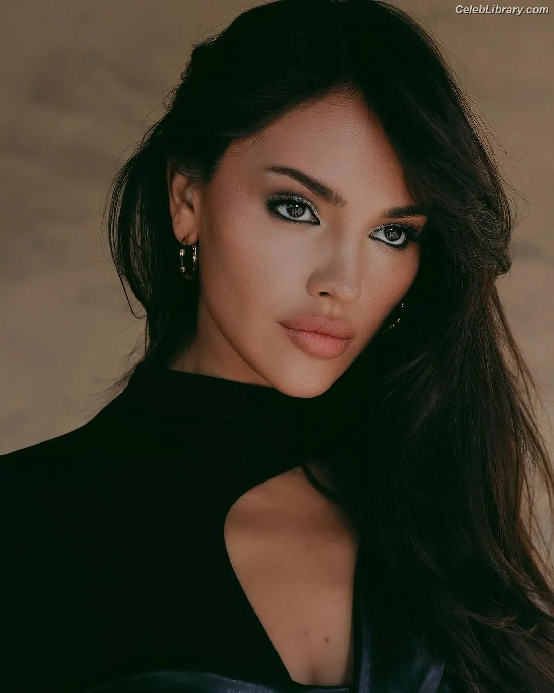 Eiza Gonzalez photo 23 of 1938