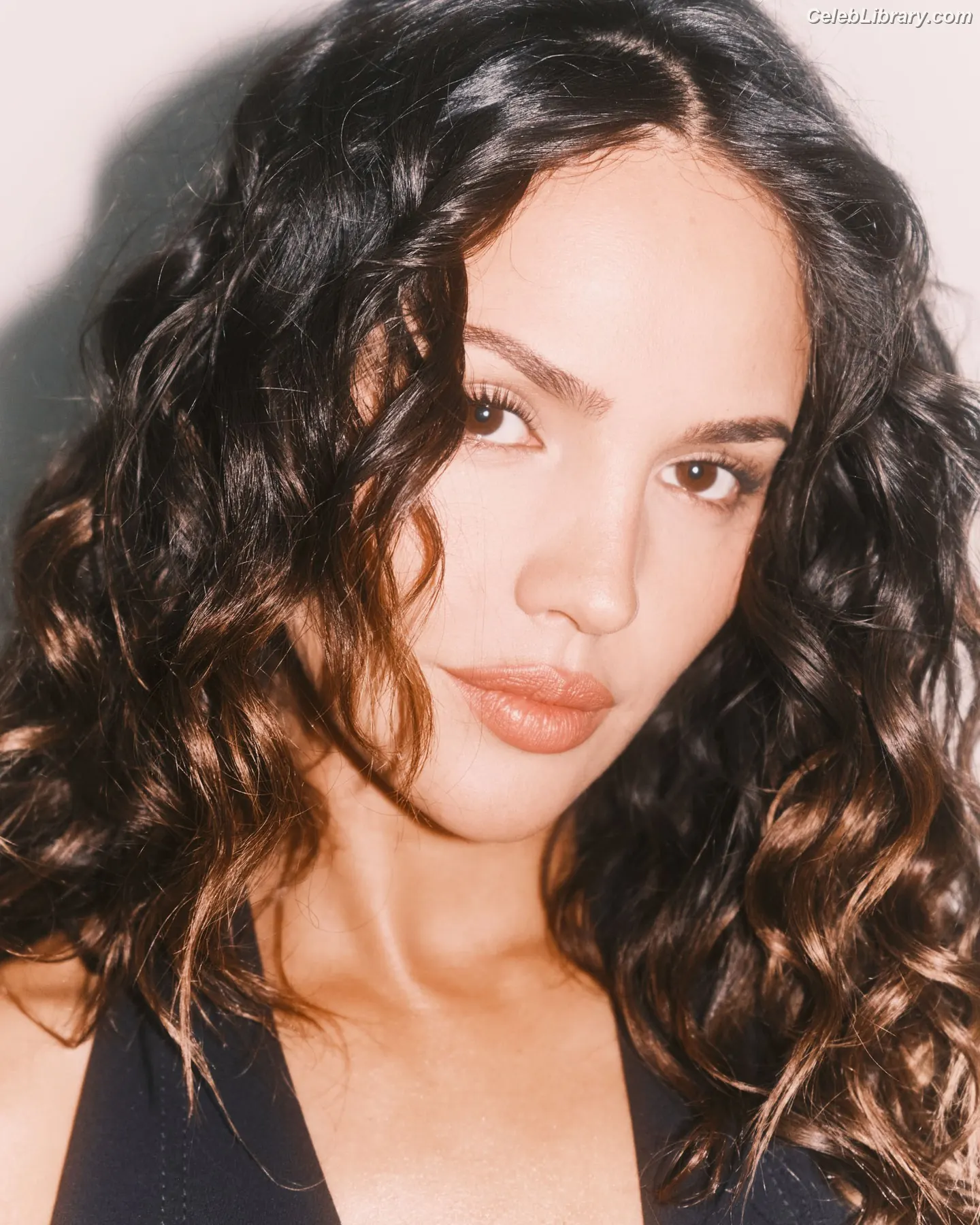 Eiza Gonzalez photo 23 of 1938
