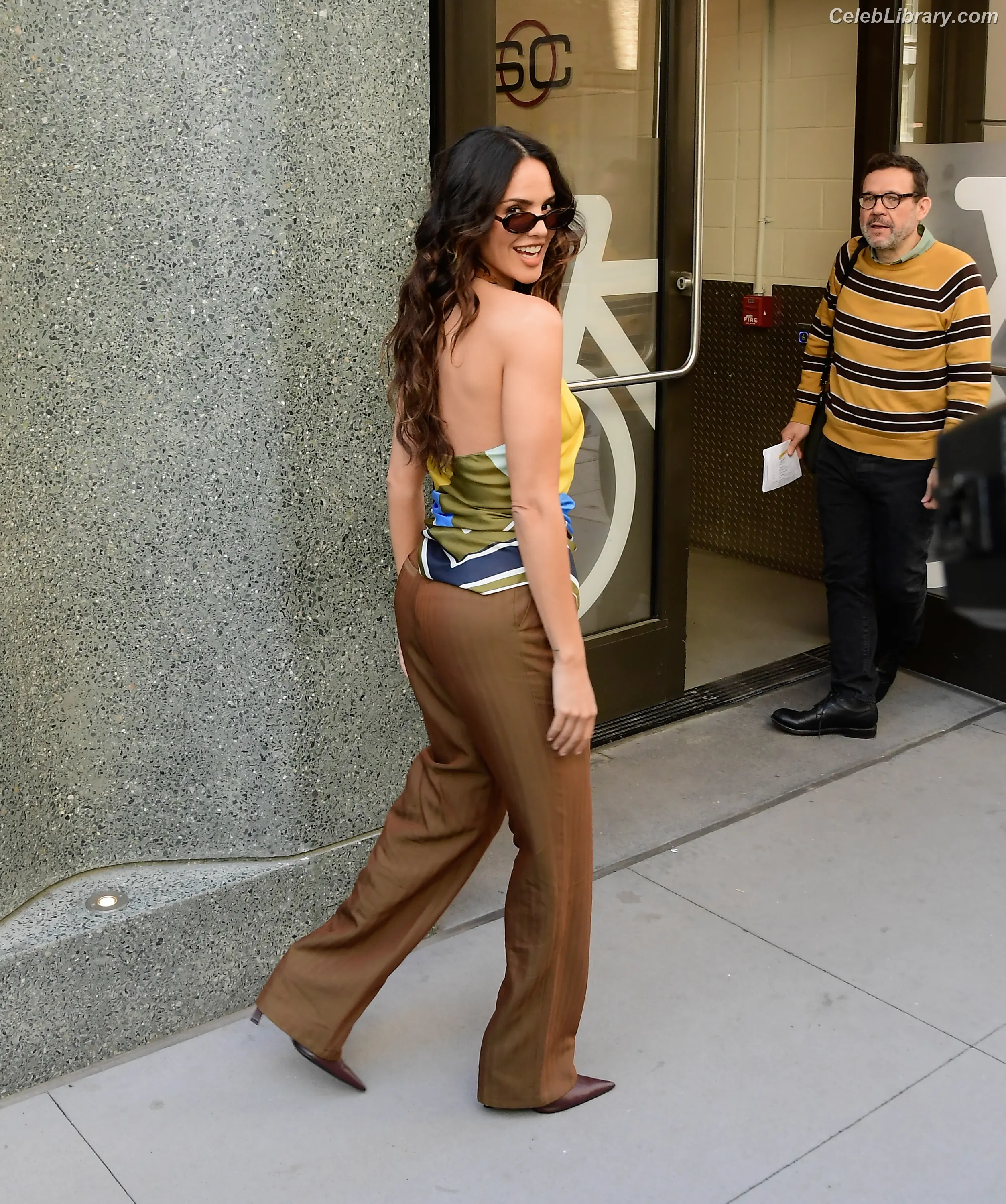 Eiza Gonzalez photo 11 of 1938