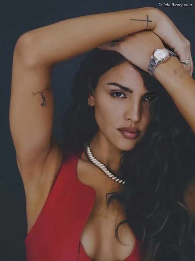 Eiza Gonzalez photo 19 of 1938