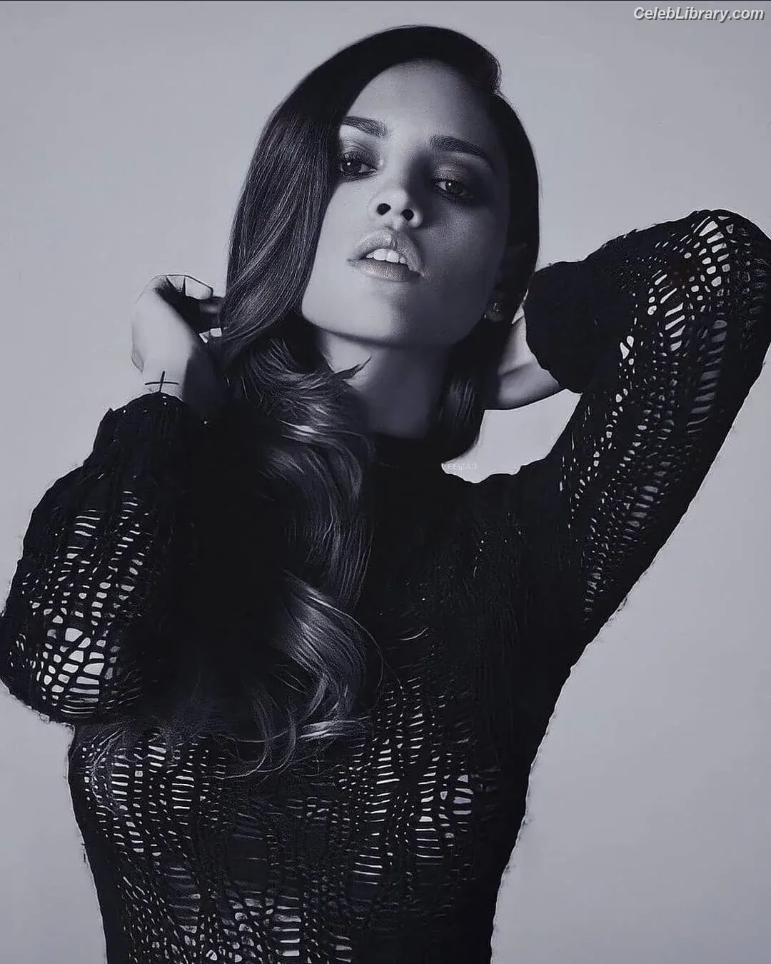 Eiza Gonzalez photo 6 of 1938
