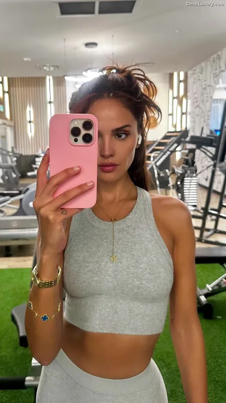 Eiza Gonzalez photo 19 of 1935