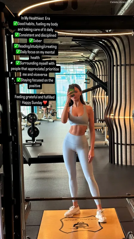 Eiza Gonzalez photo 20 of 1935