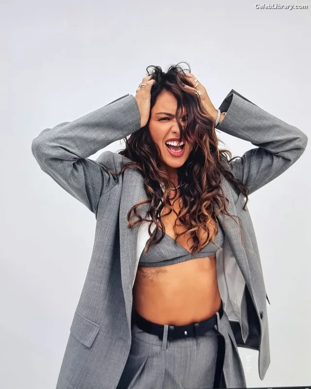 Eiza Gonzalez photo 10 of 1935