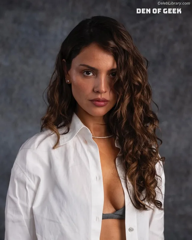 Eiza Gonzalez photo 13 of 1935