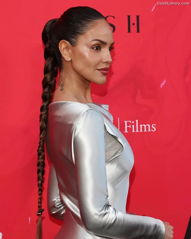 Eiza Gonzalez photo 17 of 1935