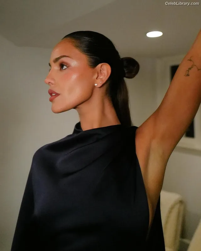 Eiza Gonzalez photo 19 of 1935