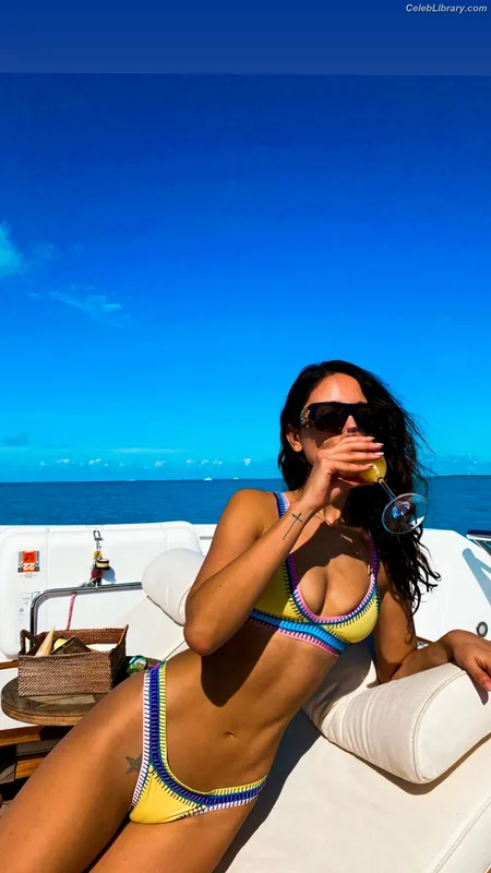 Eiza Gonzalez photo 12 of 1935