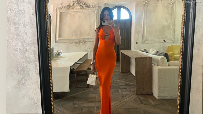 Eiza Gonzalez photo 13 of 1935