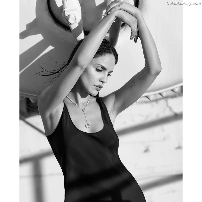 Eiza Gonzalez photo 14 of 1935