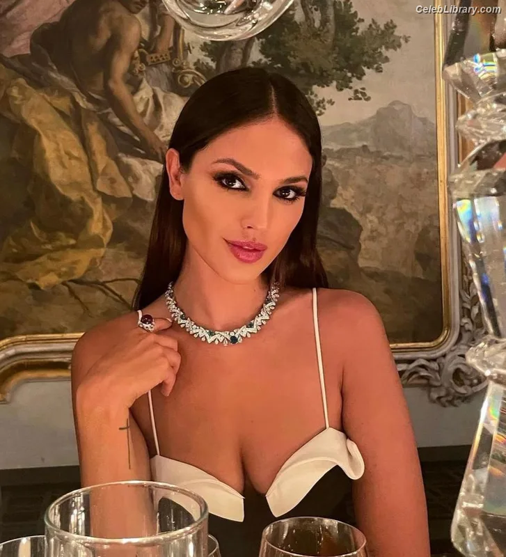 Eiza Gonzalez photo 13 of 1935