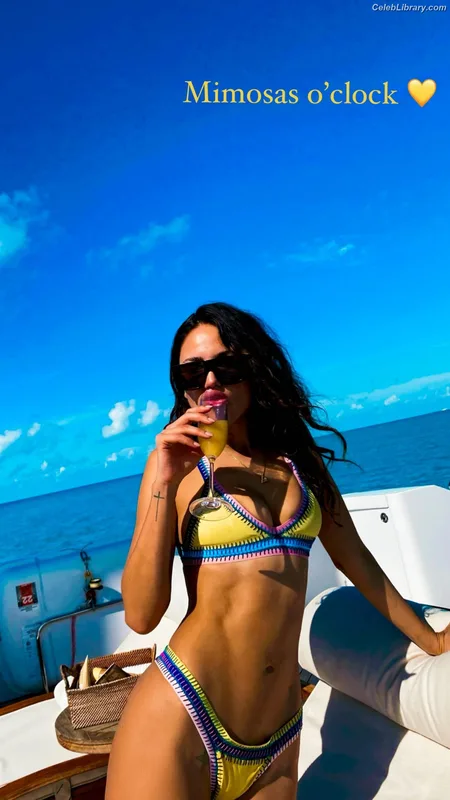 Eiza Gonzalez photo 14 of 1935
