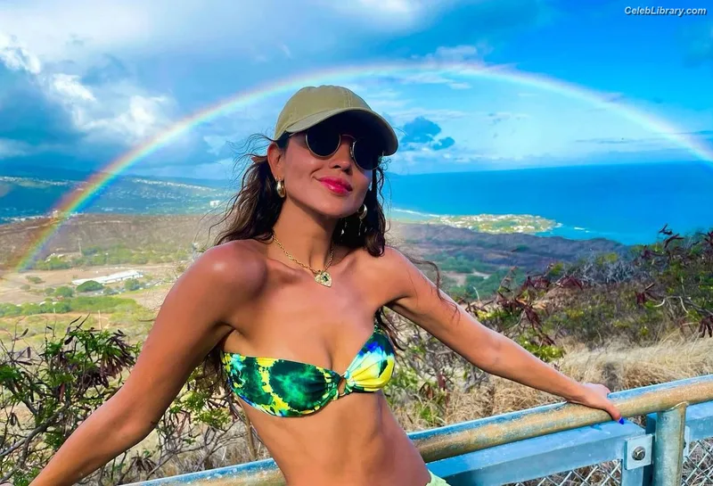 Eiza Gonzalez photo 15 of 1935