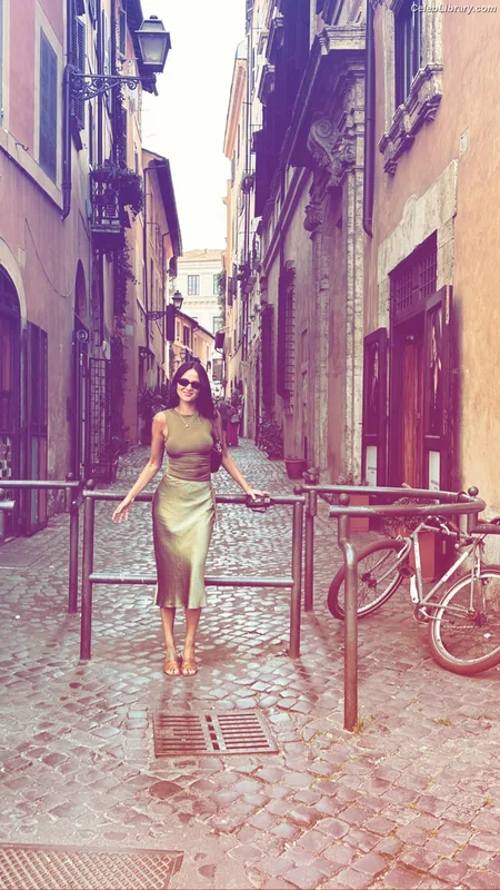 Eiza Gonzalez photo 12 of 1935