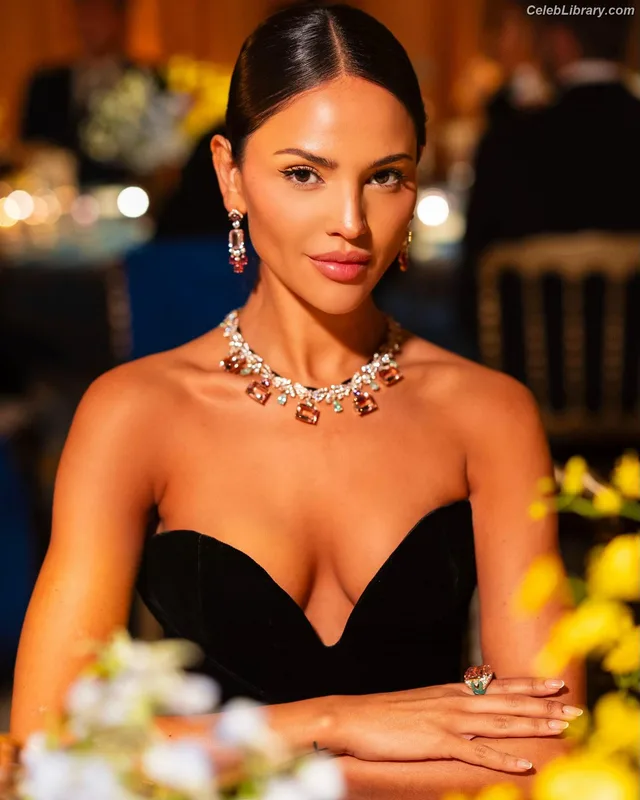 Eiza Gonzalez photo 20 of 1935