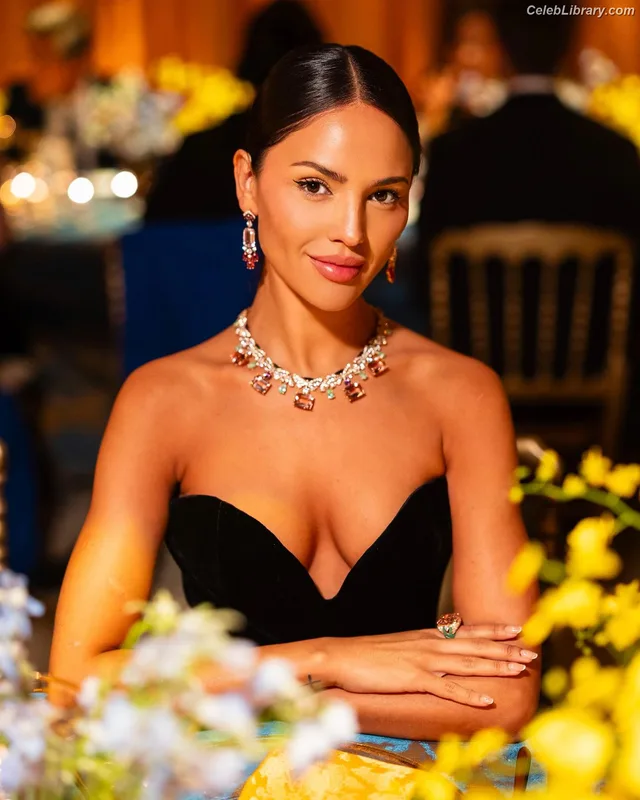 Eiza Gonzalez photo 21 of 1935